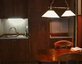 Cucina e tavolo della zona giorno